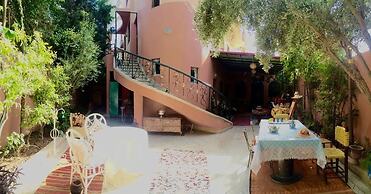 Hostel Villa Red City