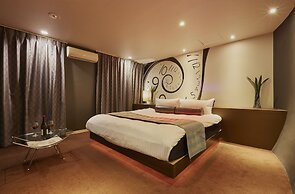 Hotel Love