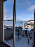 Nimpkish Hotel