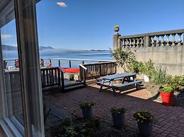 Nimpkish Hotel
