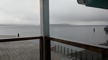 Nimpkish Hotel