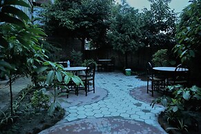 Hotel Holy Temple Tree & Chautari Cafe