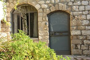 Artists' Colony Inn Zefat
