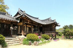 Manhoe Gotaek
