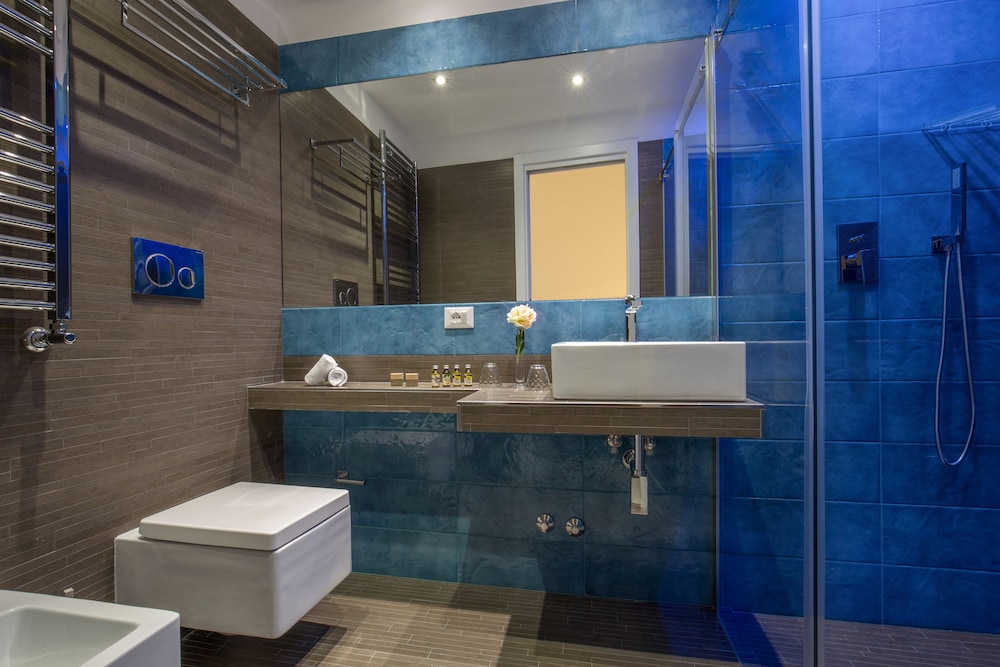 GCF Luxury Suites, Guest House