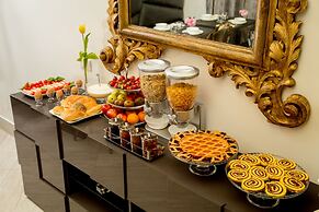 GCF Luxury Suites, Guest House