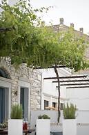 Traditional Inn Pirethron