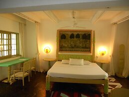 White Elephant Sea & Art Lodge