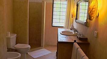 White Elephant Sea & Art Lodge