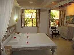 White Elephant Sea & Art Lodge