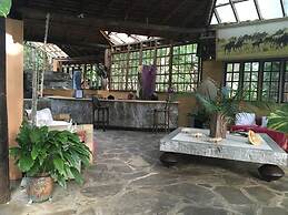 White Elephant Sea & Art Lodge