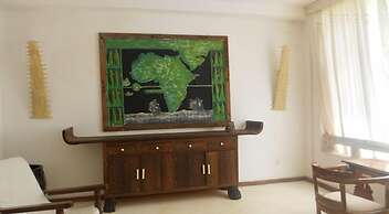 White Elephant Sea & Art Lodge