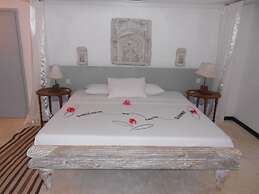White Elephant Sea & Art Lodge
