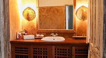 White Elephant Sea & Art Lodge