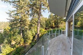 SookePoint Ocean Cottage Resort