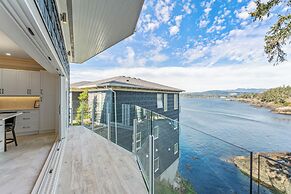 SookePoint Ocean Cottage Resort