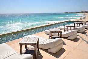 AR Cancun Plaza