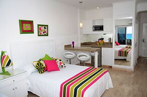 AR Cancun Plaza