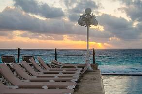 AR Cancun Plaza