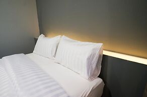 Lux Rooms Night Bazaar