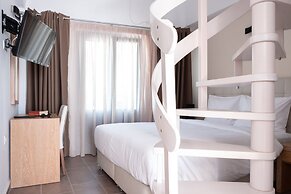 Tristhenia Hotel