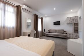 Tristhenia Hotel