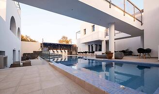 Tristhenia Hotel
