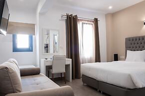Tristhenia Hotel