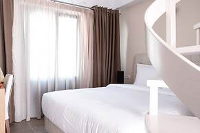 Tristhenia Hotel
