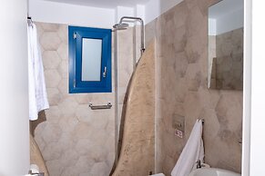 Tristhenia Hotel