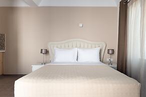 Tristhenia Hotel