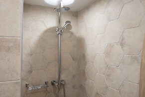 Tristhenia Hotel
