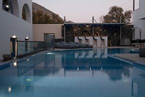 Tristhenia Hotel