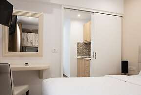 Tristhenia Hotel