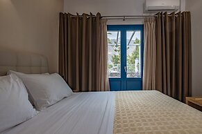 Tristhenia Hotel