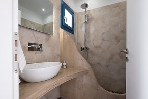 Tristhenia Hotel