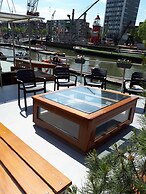 Rooms on Water