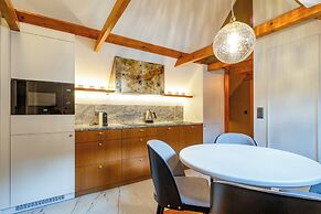 MR 3 Apartments