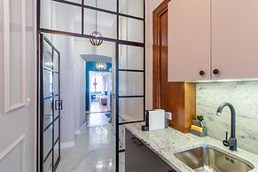 MR 3 Apartments