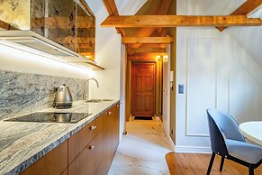 MR 3 Apartments