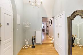 MR 3 Apartments