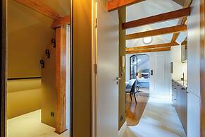 MR 3 Apartments