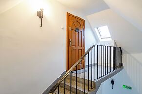 MR 3 Apartments