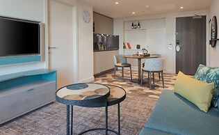 Staybridge Suites London Heathrow - Bath Road by IHG