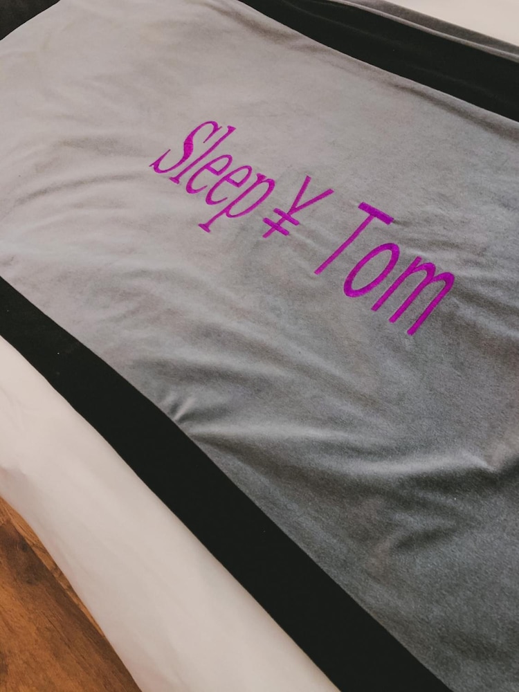 Sleepy Tom Hotel
