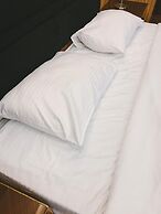 Sleepy Tom Hotel