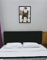 Sleepy Tom Hotel