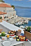 Douskos Port House