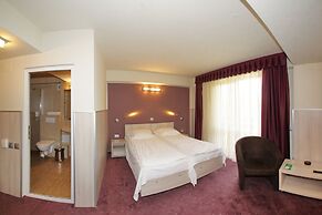 Eden Grand Resort