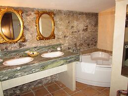 Hôtellerie du Château de Floure & Spa